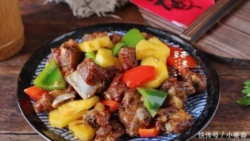 菠萝排骨要如此做,才会好吃,很多人顺序错了,当然不好吃了