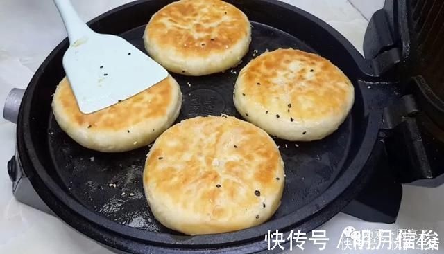 好吃|红豆饼这样做太好吃了，锅里烙一烙，我家一周吃五次，真的太香了