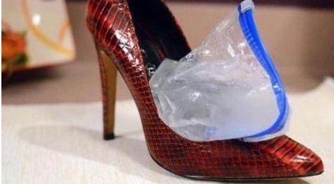 高跟鞋 模特们穿高跟鞋站一天,现在明白为啥不累脚,原来秘密就在鞋子里