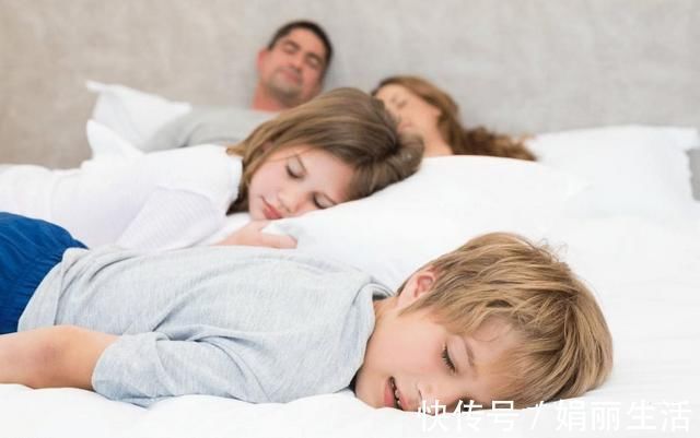 二胎|有了二胎以后,夫妇要分床睡觉吗?宝爸爸:为什么要分床,都分小区了