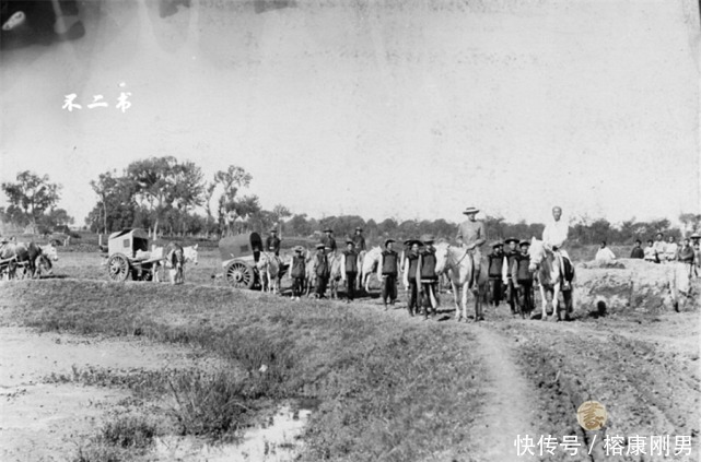 清军|清末老照片：镜头下真实的清军士兵、义和团拳民跪在地上接受审讯