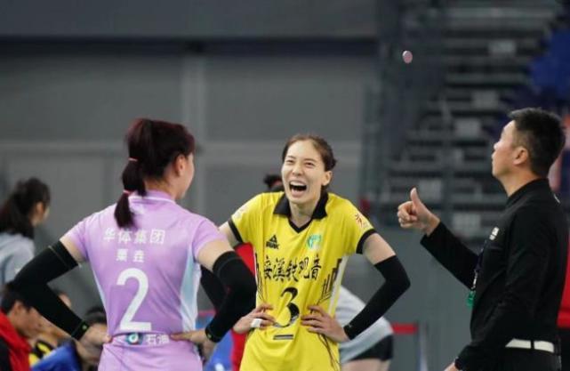 名额|女排首个决赛名额出炉！王牌副攻率队逆转，中国16岁小将爆砍21分
