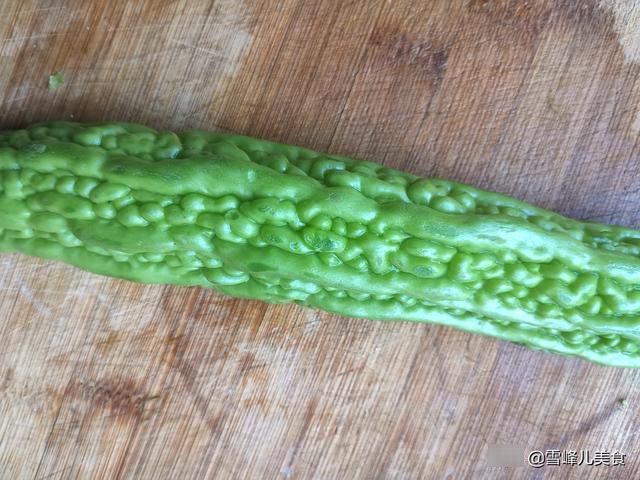 苦瓜|夏季天热，这菜清热明目，2块钱做一盘，不炒不炖简单一拌就上桌