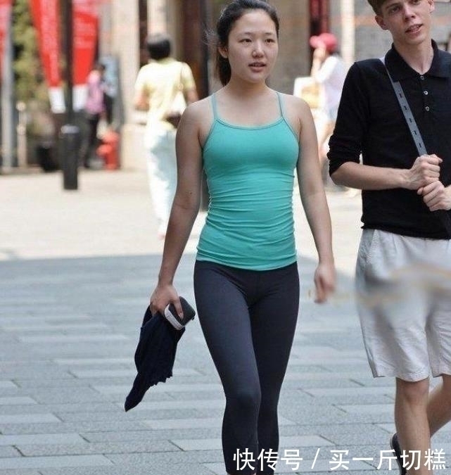 高跟鞋|街拍美女身材曼妙的小姐姐,个性穿搭,尽显青春朝气