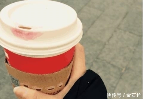 唇部|涂完口红后别急着抿嘴! 多做“这一步” 口红持久不易掉色!