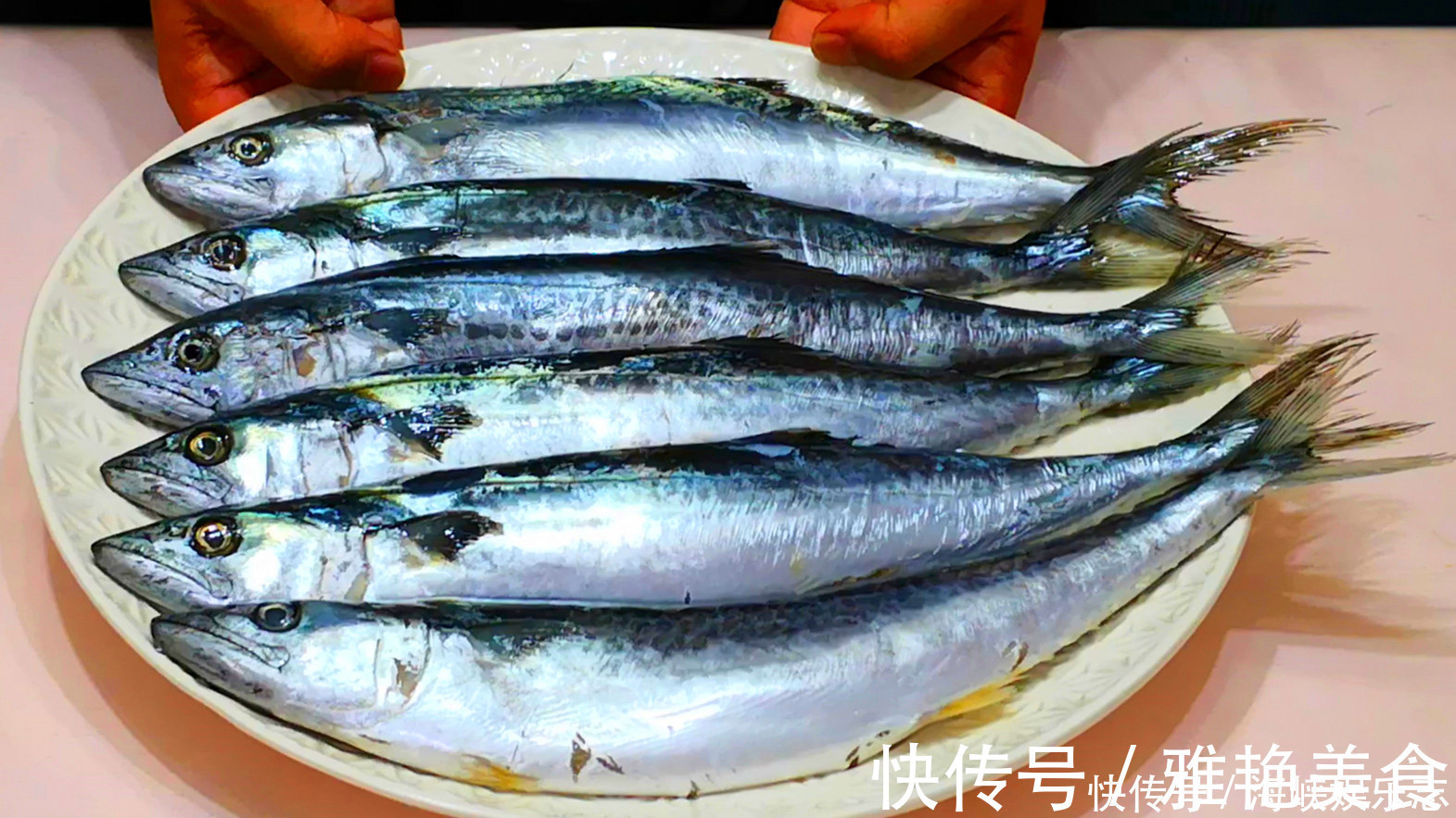 炖鱼时，别加酱油和醋去腥，大厨教我1招，鱼肉又鲜又嫩还不腥气