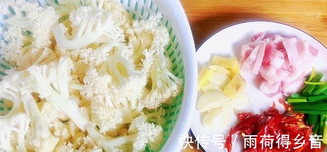 炒花菜到底是应该过油还是焯水这样做更好吃，详细教程（图文）！