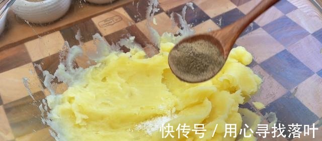 土豆好吃又好看的做法,外酥里软,比薯条还好吃!