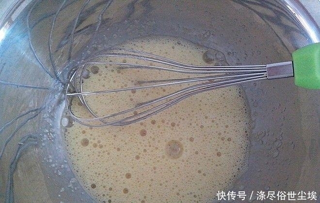 松软香甜的班兰椰香马来糕,做法详细步骤简单,配方毫无保留告您