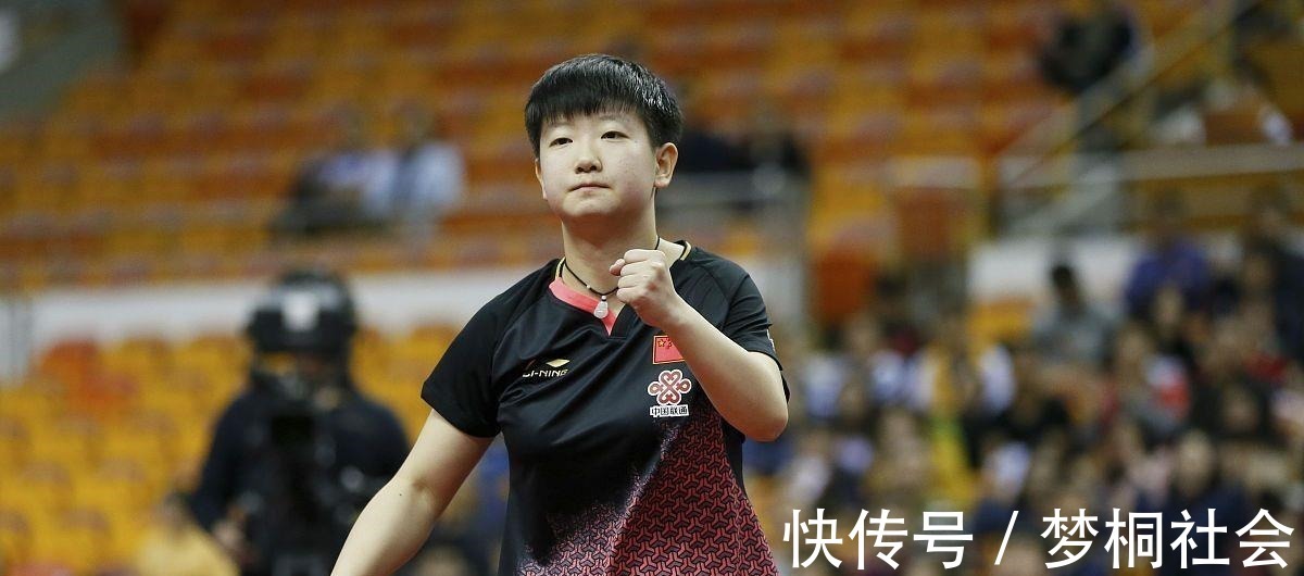 孙颖莎|强强对话!孙颖莎3-0王艺迪,世界第二展现大心脏,球迷心疼她