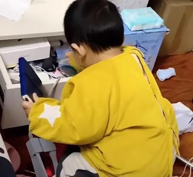 宝宝|一两岁的宝宝总喜欢“翻箱倒柜”,他们在找什么?3个原因要了解