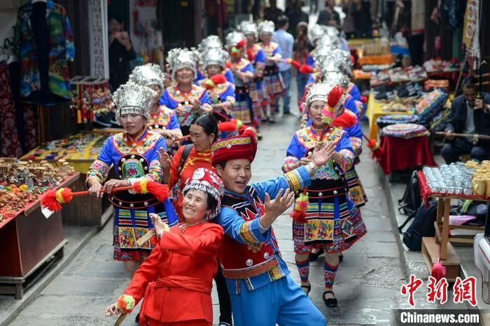  湘西以民族年俗文化活动展精准脱贫成果