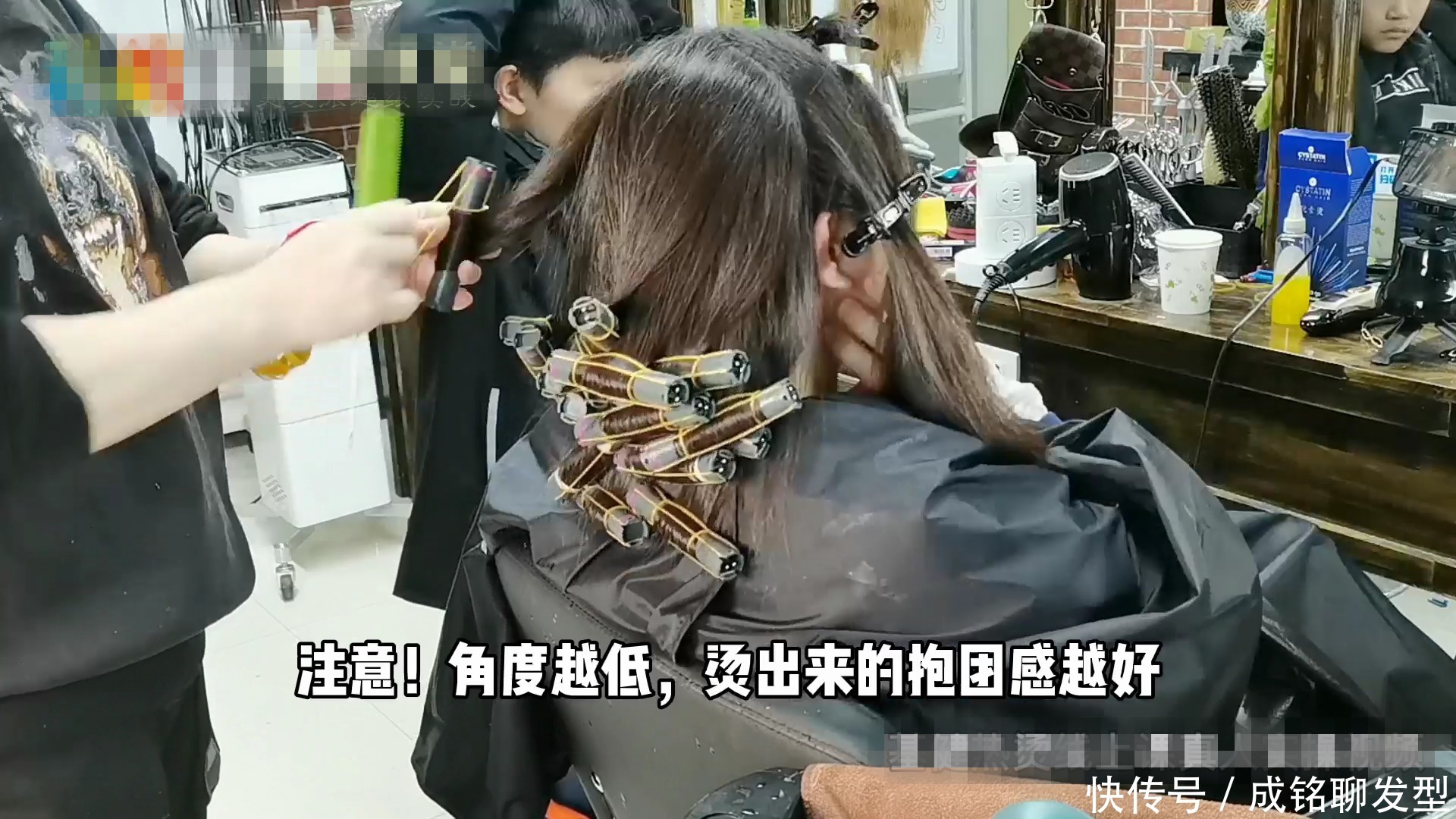 50岁女士自来卷沙发发量多,头发抛光+抱团卷,柔软减龄又时髦