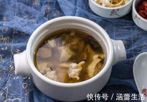 浓郁|炖鸡汤，直接下锅就错了，学会3个窍门，鸡汤鲜美浓郁，太好喝了