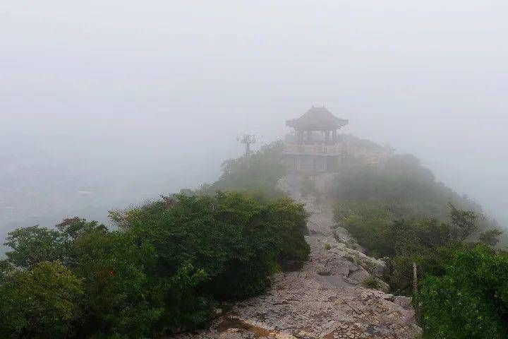 烟雨|雨季中的济南，有柔美也有静谧，雨中撩人胜景恰似“烟雨江南”