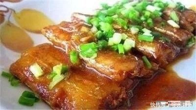 糖醋带鱼,芒果白雪黑糯米,苹果鸡蛋饼,香菇焖冬瓜的做法