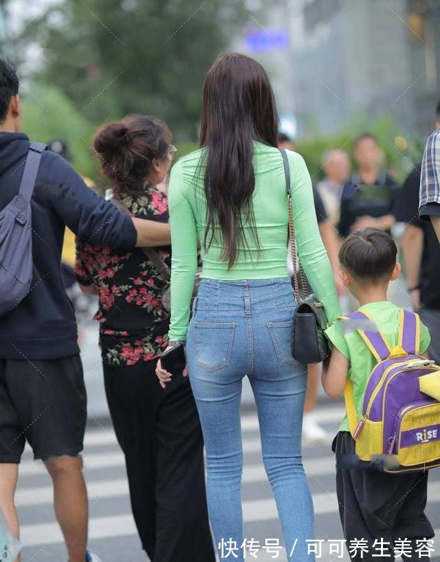 长T 小清新搭配,牛仔裤+果绿色长T!