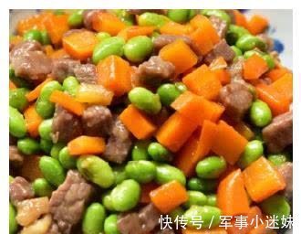 维生素孩子从小喝牛奶个子还是不见长,多吃小炒菜,补钙个头蹭蹭长