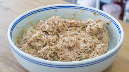 五花肉别红烧了，1种做法2种吃法，简单蒸一蒸，简单省事又营养