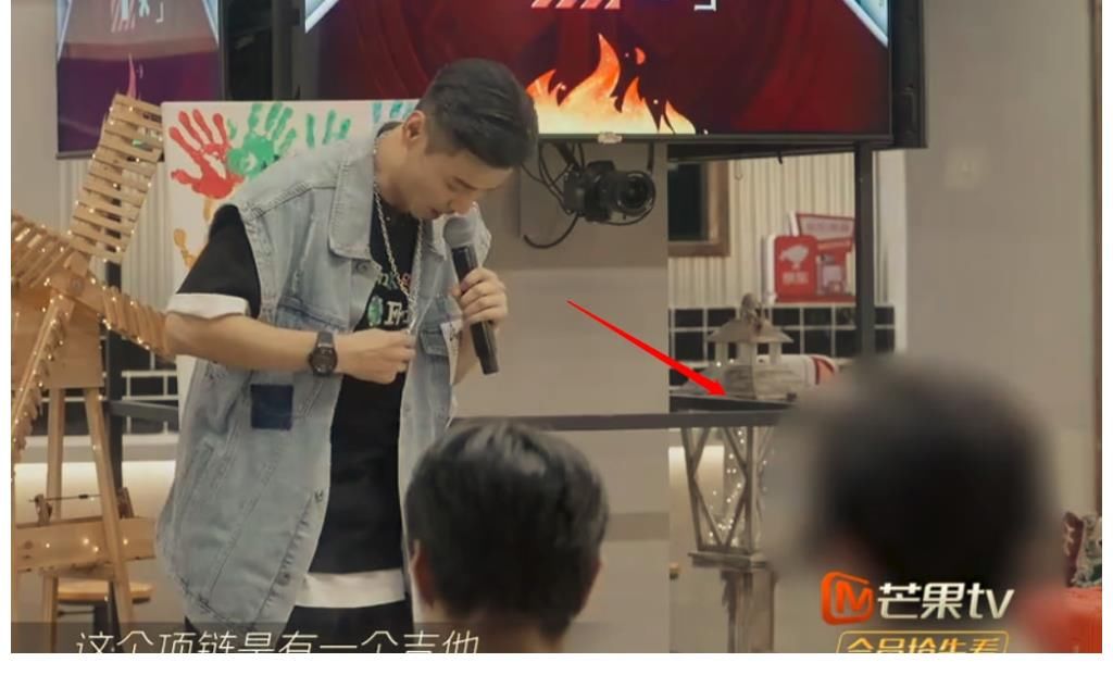 打工人实惨！《哥哥》后期连夜给李云迪打码，粗糙马赛克太醒目