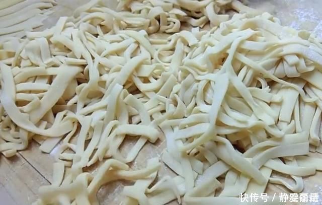 1碗面粉3个鸡蛋,教你百吃不厌做法,香甜绵软,解馋解饿,流口水