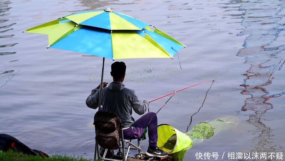 拉饵|钓鲫鱼：搓饵改为拉饵，有人讲需要上推浮漂10CM，有毛病吗？