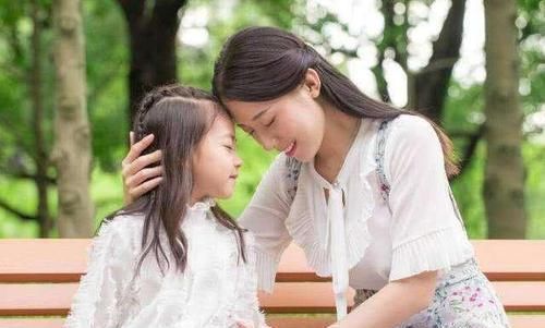 大战|三胞胎姐妹“纸巾大战”,现场一片狼藉,宝妈:能塞回去俩吗?