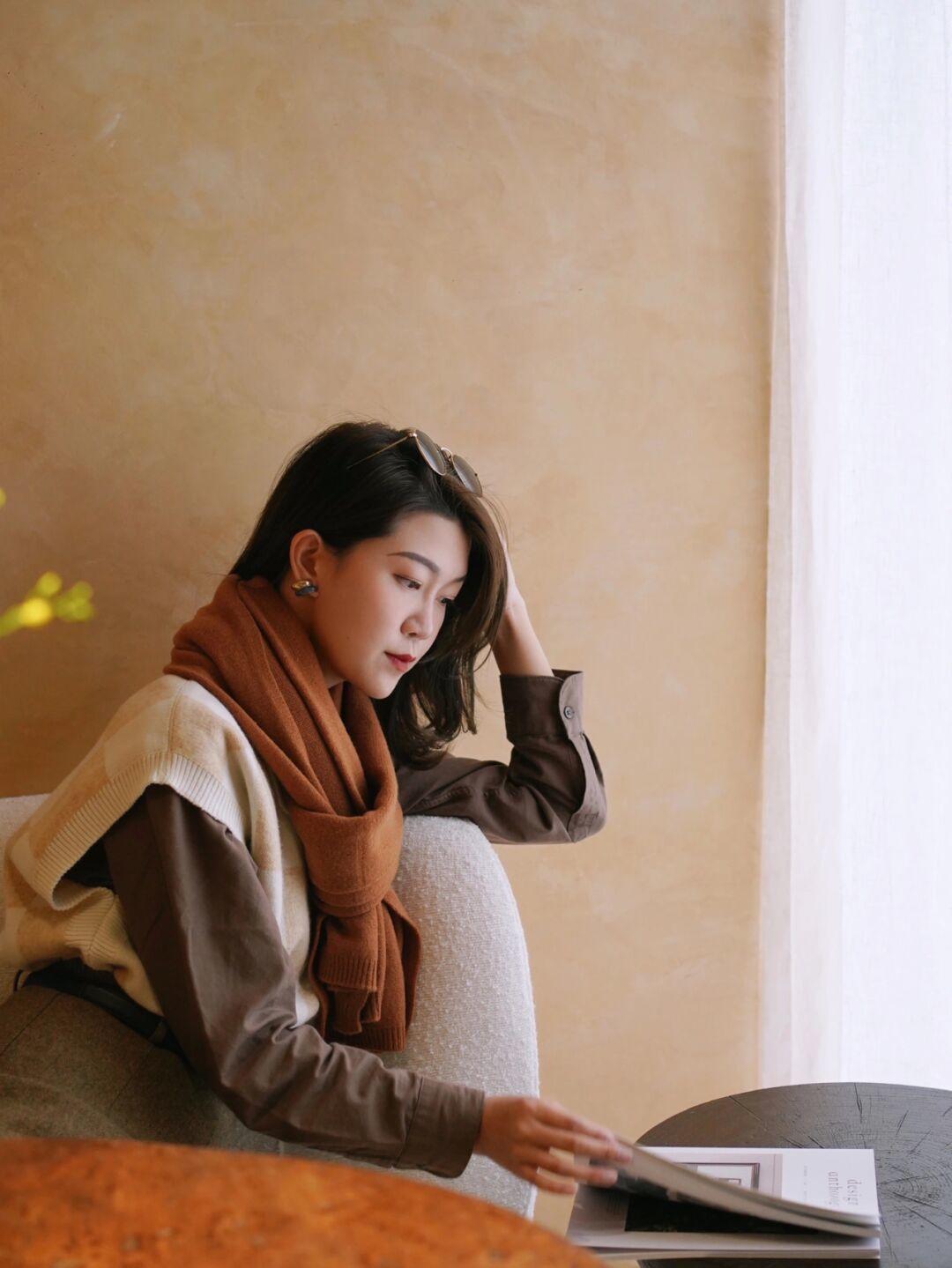 脖颈处|冬季围巾怎么搭才好看?掌握这4种方式,不光保暖还能提升气质感