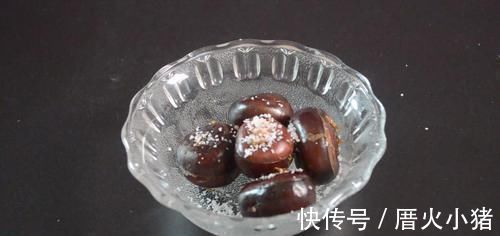 荸荠去皮原来这么简单,教你新办法,轻松剥出完整荸荠,太实用了