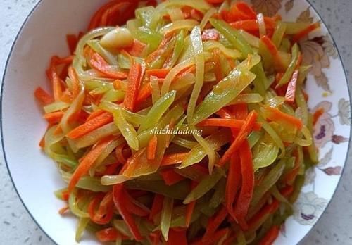 香芹|一吃就爱上的超级下饭菜,简单易学又开胃,常做给家人吃吧!