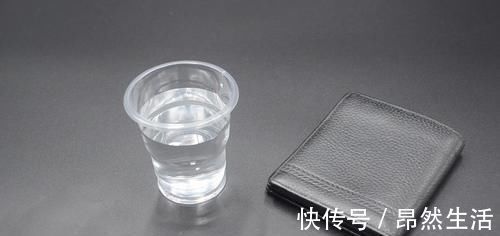 真假皮革难辨别?学会这个小窍门,再也不怕买到假的,涨知识了