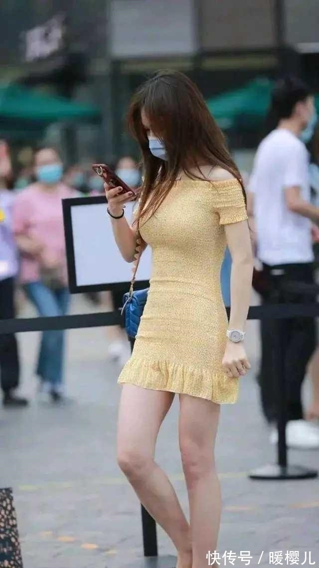 名模 时尚又耀眼的连衣裙更具时尚女人味,彰显名模般的气质,楚楚动人