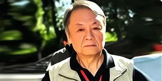 在线条@毛远新书法不是闹着玩的,深得“毛体”精髓,潇洒淋漓,气势磅礴