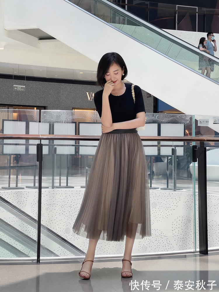 小衫|仅用“百褶裙”就能搭遍整个衣橱?有了它,你的美才能灵活生动!