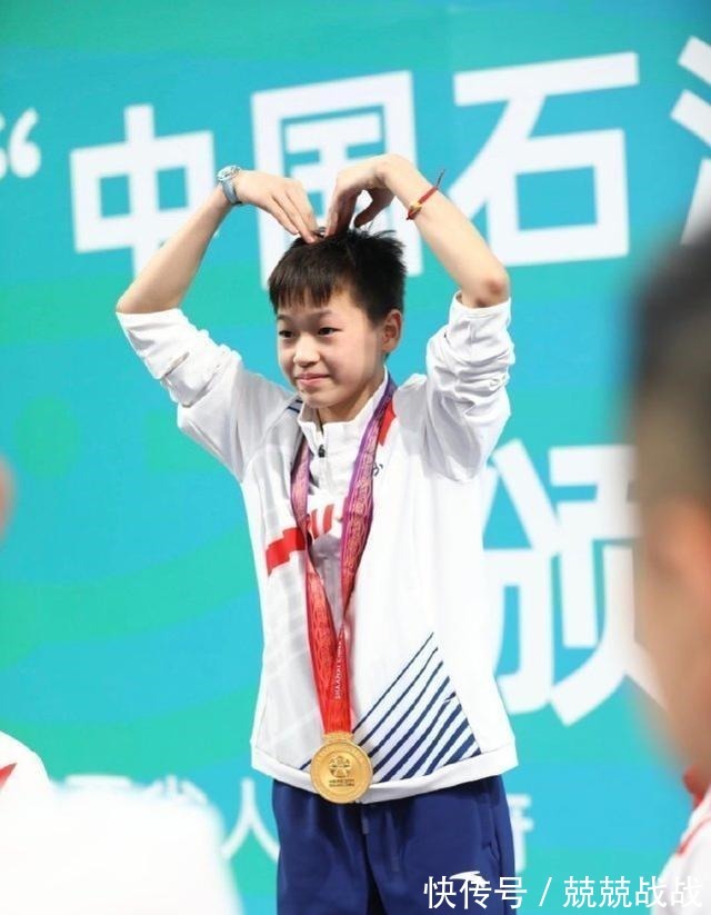 世界大赛|全红婵请贵人相助!大帅哥亲自到红姐宿舍辅导,红姐听得津津有味