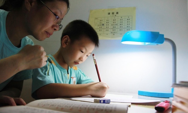 孩子|孩子被罚写“罗”字,妈妈拍照上传后意外走红,网友:写出灵魂了