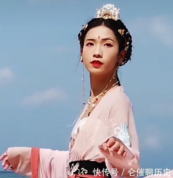 汉服四季差距有多大?草长莺飞春,骄阳似火夏,看到最后秒下单!