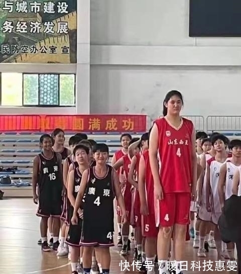 训练营|“14岁女孩身高2米26独霸篮下”