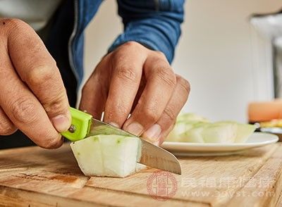  功效|冬瓜的功效 经常吃这种食物可以养颜护发