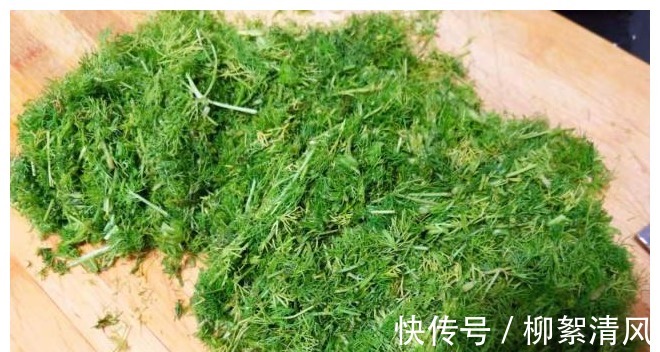 松软|表皮松软底部酥脆的水煎包，在家也能轻松做，老人孩子都爱吃！