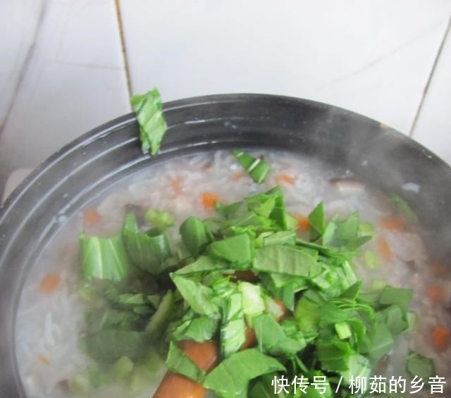 挑战30天早餐不重样,第一天,暖暖的杂蔬瘦肉汤跟寒潮更配哦!