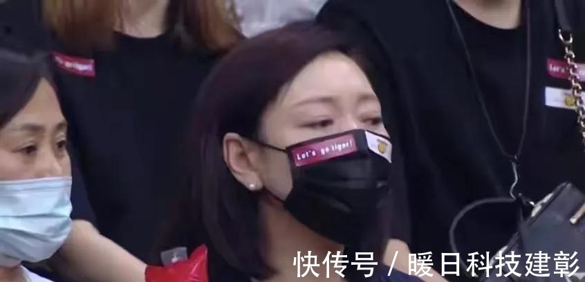 最美妈妈|火了！胡明轩妈妈意外走红，被称为CBA最美妈妈