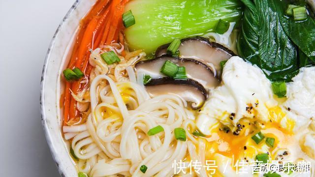 压面机|早餐喜欢吃面条的一定要收藏，教你简单做一碗清汤面，色香味俱全