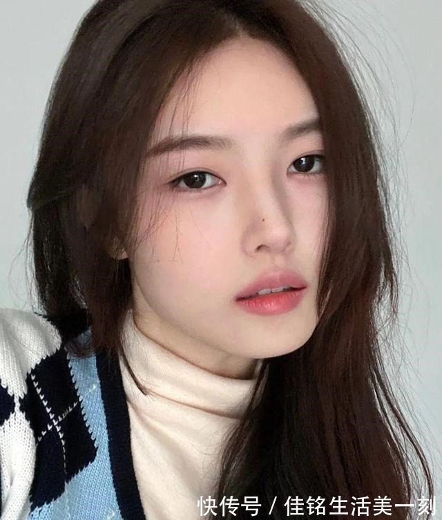cr 适合亚洲女孩的韩式穿搭，早秋这么穿，洋气又时髦！