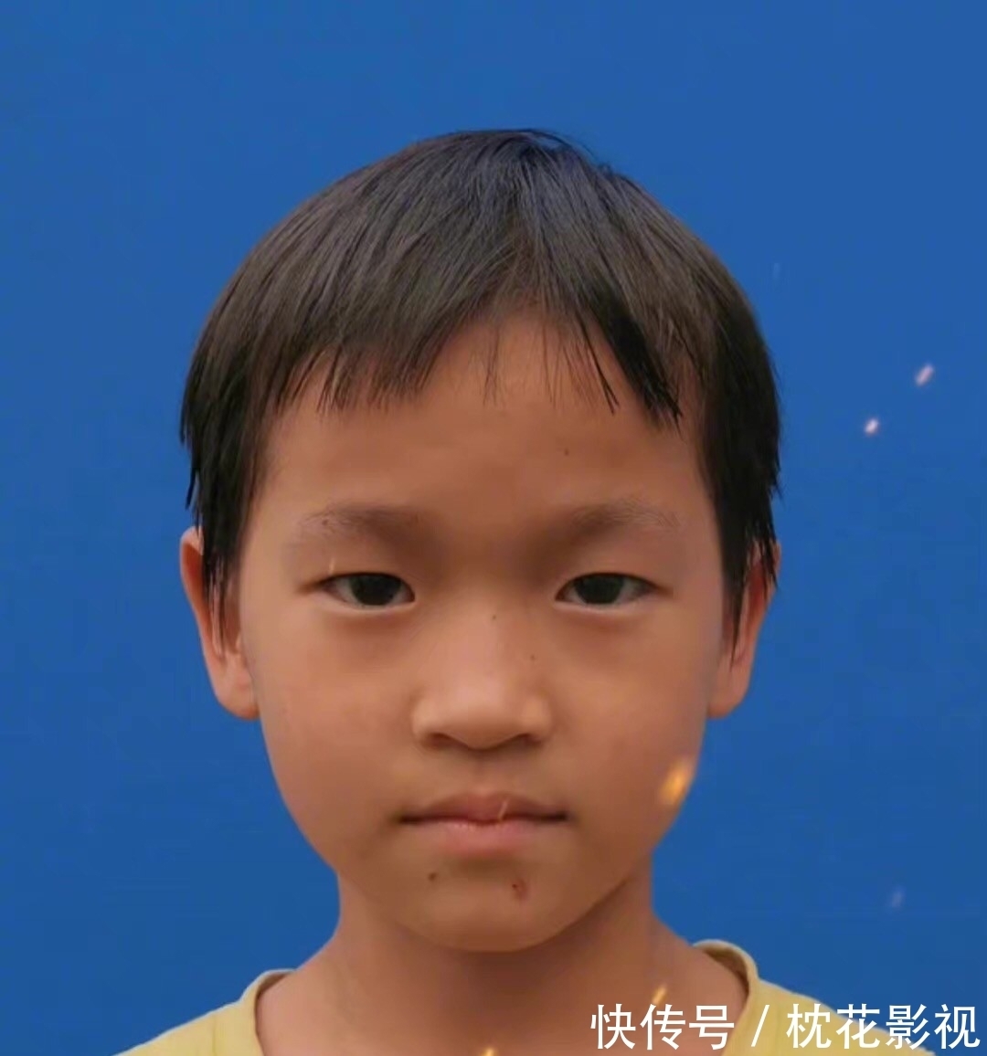 亮色|全红婵小时候旧照曝光!化妆后像“换脸”,涂口红戴红头花也爱美