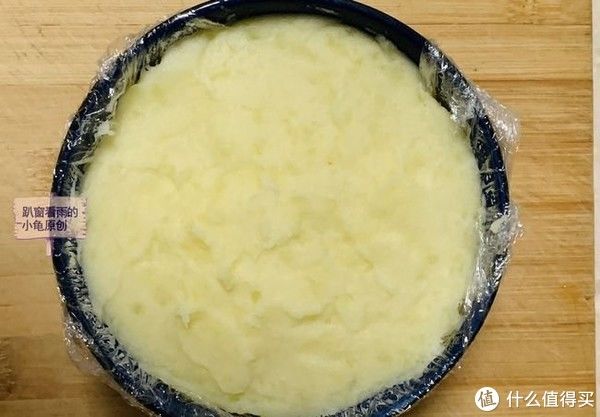 保鲜膜|2个土豆这样做,简单方便,绵软滑嫩,越吃越想吃,根本停不下口