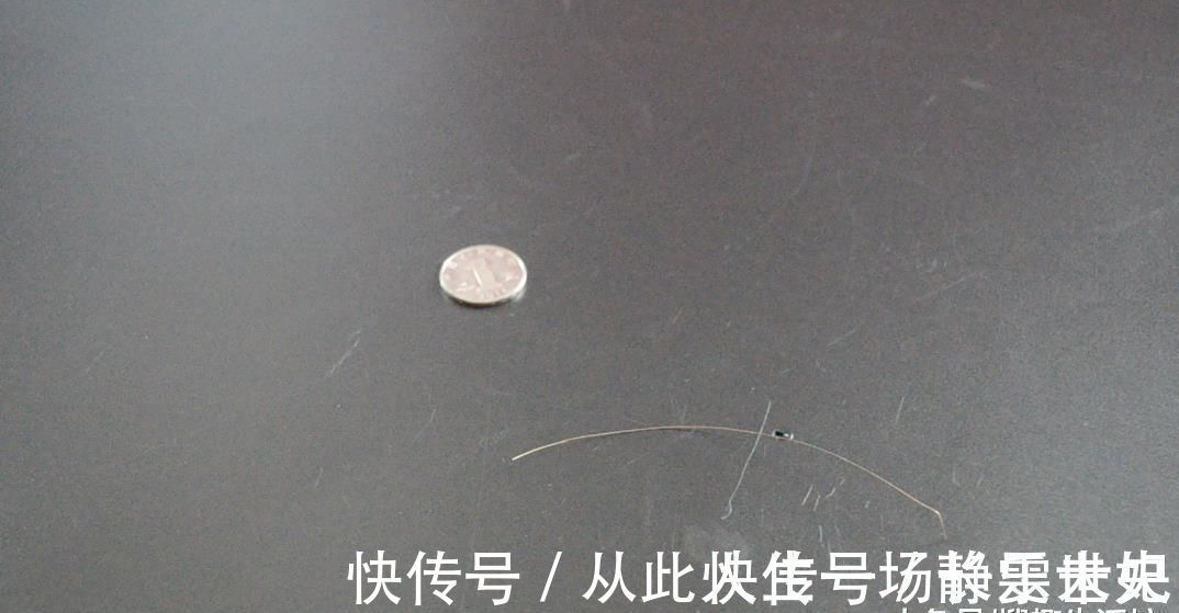 眼睛不好也能快速穿针引线, 只需一枚硬币就可以, 看完赶紧去试试