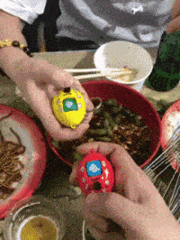 |搞笑GIF趣图:一个运货的架子,楞让这几个小伙玩出了乐趣