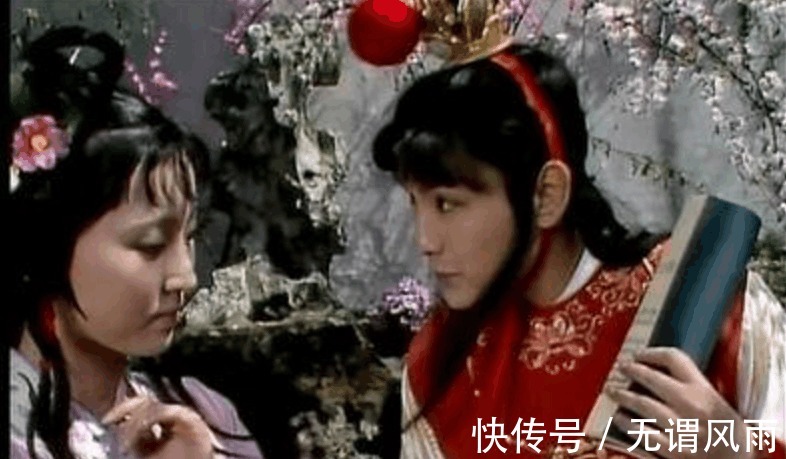 王夫人|贾府里的赵姨娘, 常被骂狗血淋头, 同样是小妾此人就连王夫人也不敢惹!