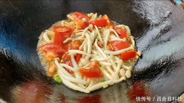 西红柿鸡蛋炒白玉菇，营养丰富，好吃又下饭